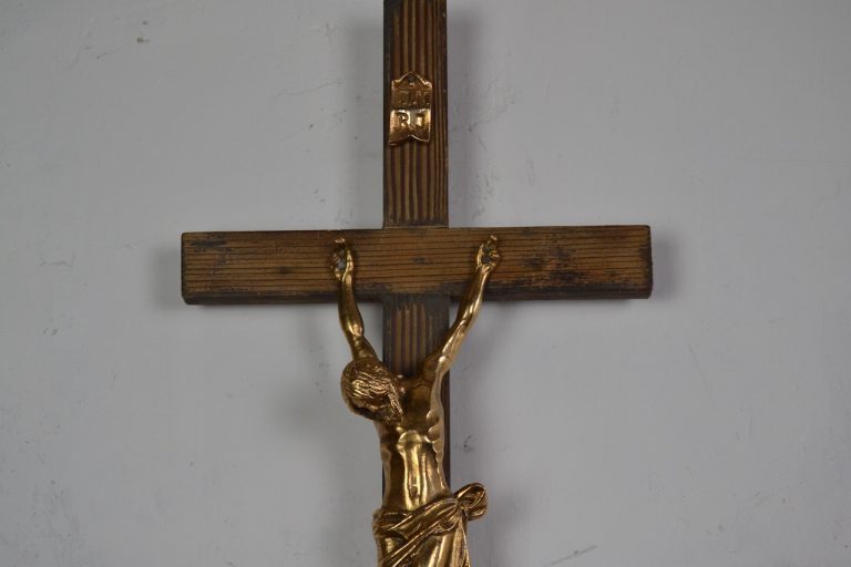 Bronzový Kristus navržený od Myslbeka