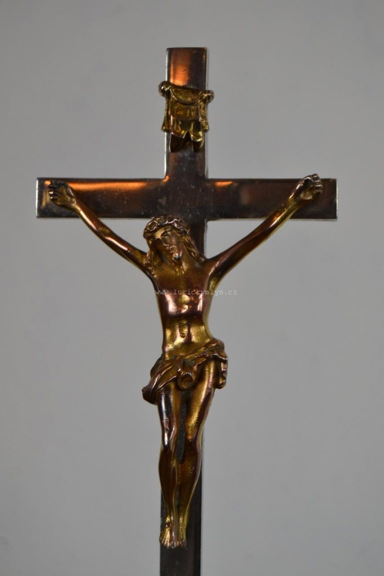 Kvalitní krucifix z litého železa, ozvěna víry našich předků