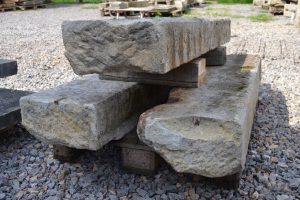 Starožitné kamenné obruby