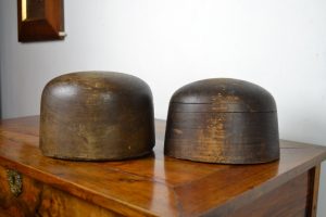 Starožitná kopyta z druhé poloviny 19. stol. pro výrobu klobouků