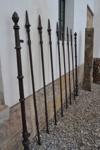 Historické plotové dílce ve tvaru kopí