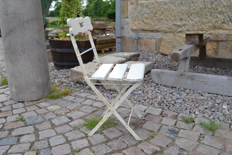 Dětská skládací židlička - krásný starožitný originál kavárenského typu