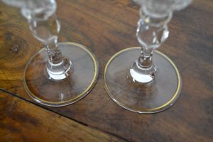 Kvalitnější slabostěnné párové skleničky na likér z poloviny 19. stol.