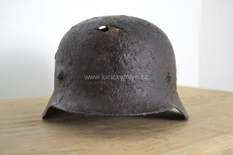 Originální vojenská helma německé armády z polního nálezu