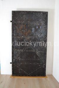 Kované plátované dveře nejspíše z 18. století