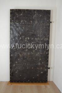Kované plátované dveře nejspíše z 18. století