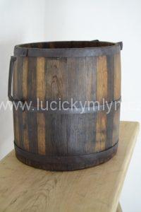 Krásné staré dubové vědro, používané na mouku, obilí nebo vodu - výška 36 cm