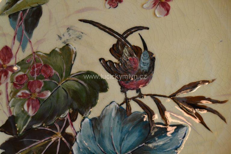 Velký dekorativní talíř s květy, listovím a kolibříkem