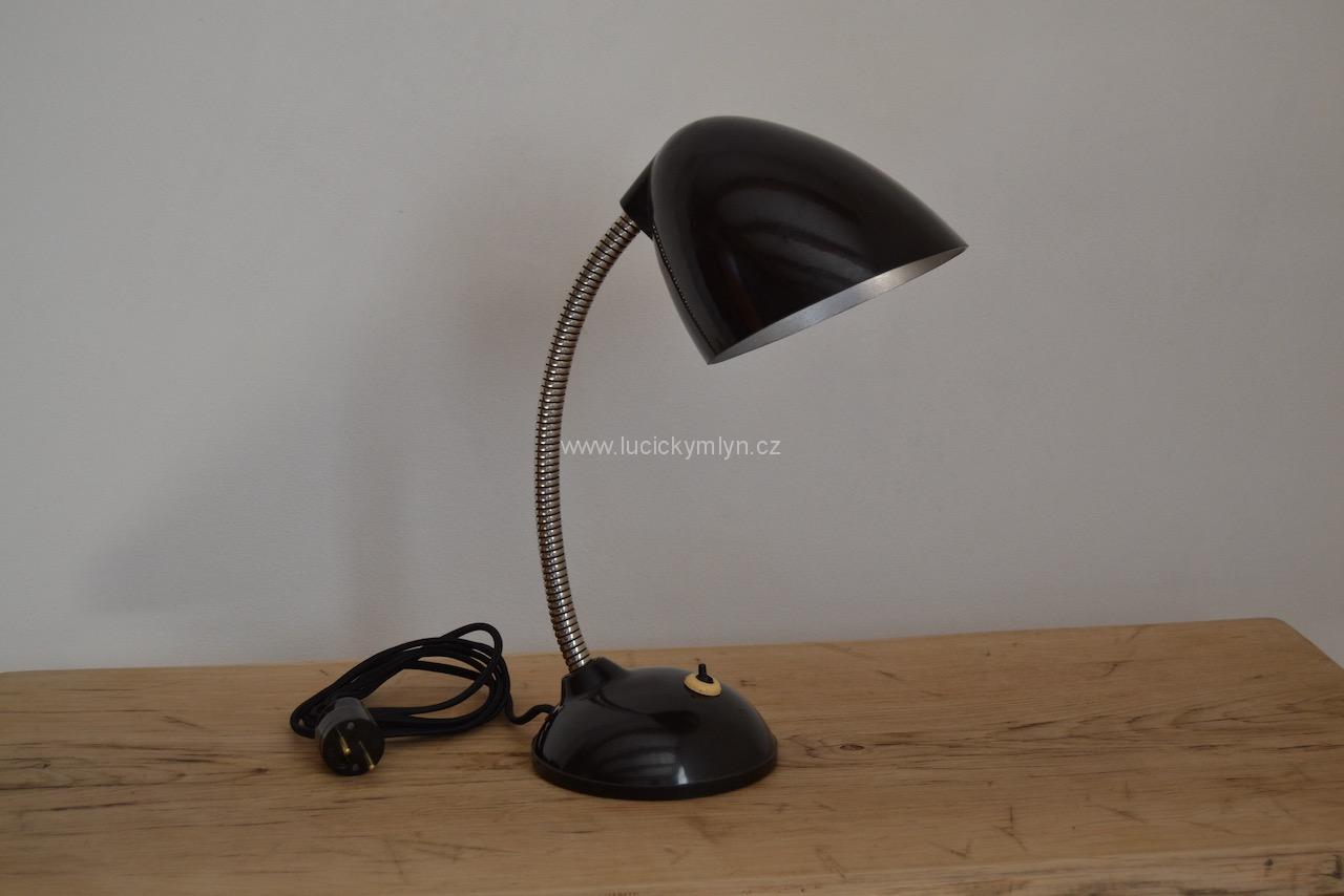 Praktická RETRO lampa s černým leštěným bakelitem Praktická RETRO lampa s černým leštěným bakelitem