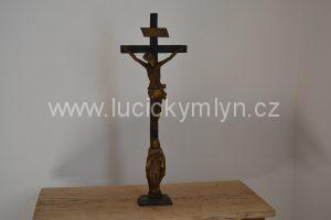 Atypický závěsný křížek s řezaným Kristem a Madonkou