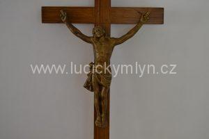 Litinový Ježíš Kristus na kříži
