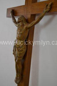 Litinový Ježíš Kristus na kříži