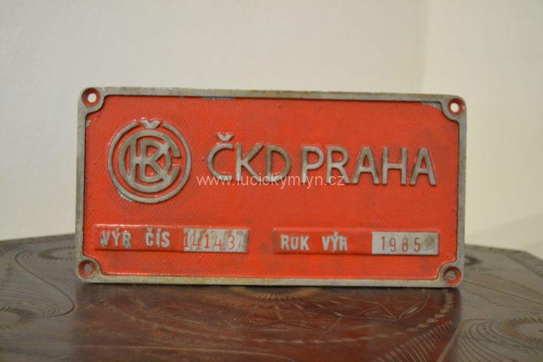 Větší znak ČKD PRAHA ze staré dieselové lokomotivy