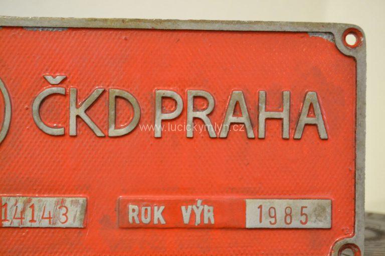 Větší znak ČKD PRAHA ze staré dieselové lokomotivy