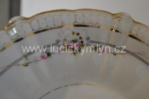 Krásný porcelánový talíř z období biedermeieru