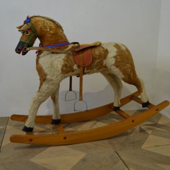 Velký starožitný houpací koník