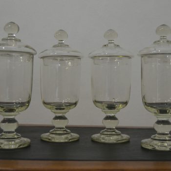 Kolekce 4 vysokých skleněných pohárků