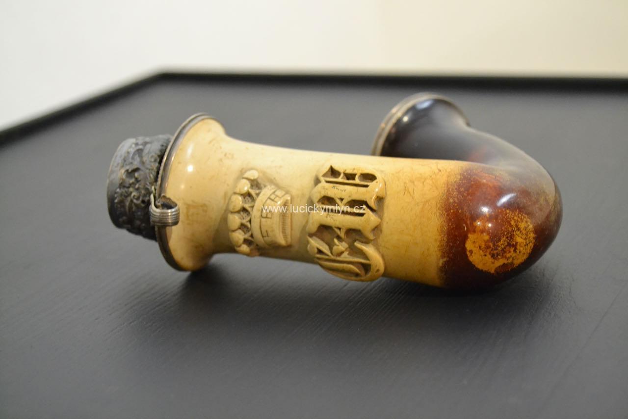 Starožitná šlechtická fajfka s korunkou Starožitná šlechtická fajfka s korunkou
