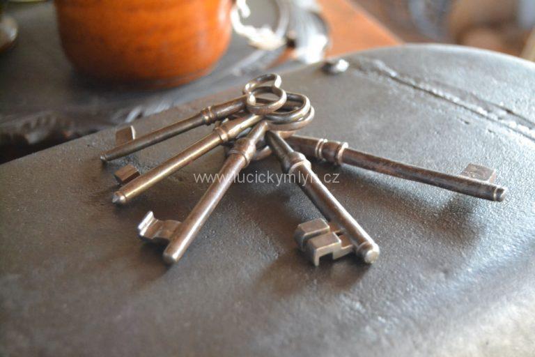 Originálních klíčů biedermeier