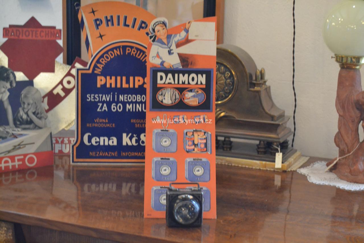 Reklamní cedule a svítilna firmy DAIMON Reklamní cedule a svítilna firmy DAIMON