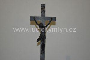 Empírový křížek z Blanenské slévárny