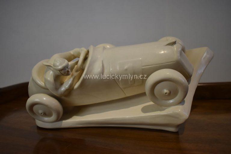 Slavná plastika „Automobilový závodník“ - sochař JOSEF VANČA