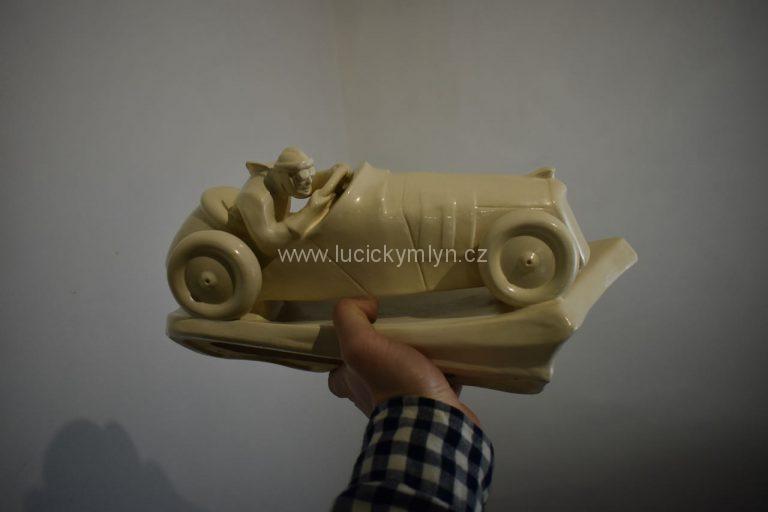 Slavná plastika „Automobilový závodník“ - sochař JOSEF VANČA