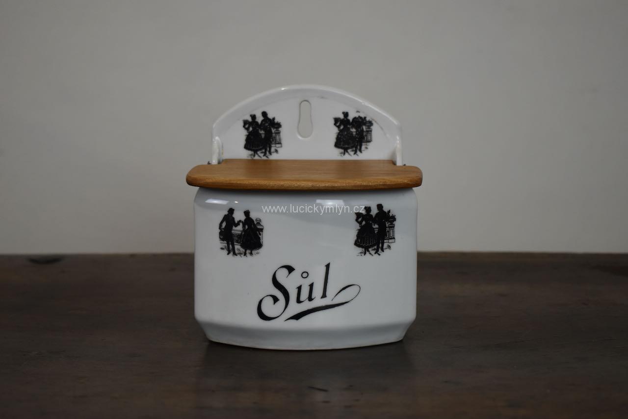 Starožitná závěsná dóza na sůl s oblíbeným motivem rokokových postaviček Starožitná závěsná dóza na sůl s oblíbeným motivem rokokových postaviček