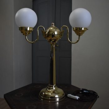 Starožitná lampička z leštěné mosazi