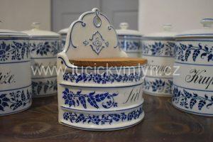 Kolekce porcelánových starožitných kuchyňských dóz