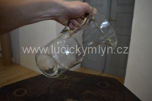 Vysoký starožitný džbán z ručně foukaného skla