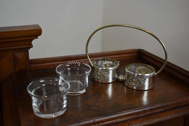 Starožitná stolní, sdružená nádobka na pepř a sůl z postříbřené mosazi