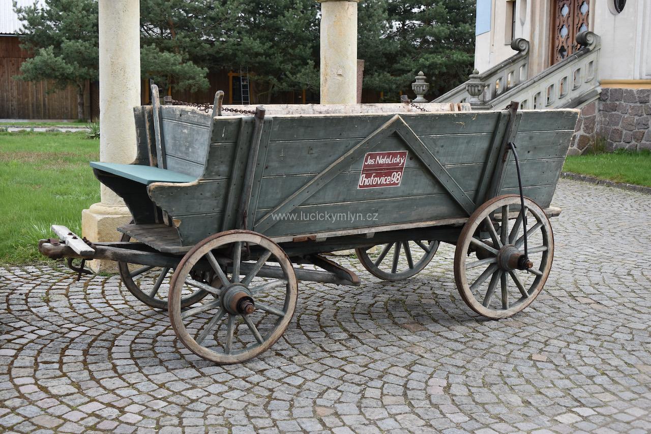 Selský vůz s deskovými bočnicemi Selský vůz s deskovými bočnicemi