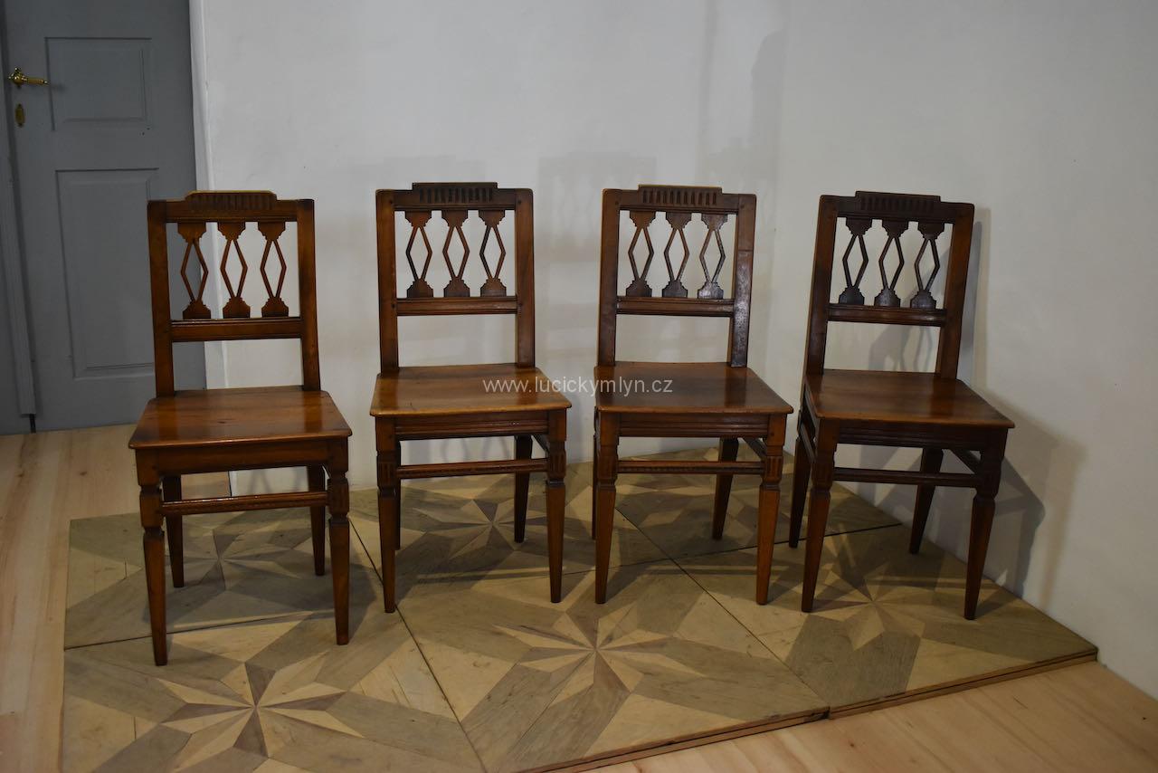 Židle v klasicistním stylu po roce 1780 Židle v klasicistním stylu po roce 1780