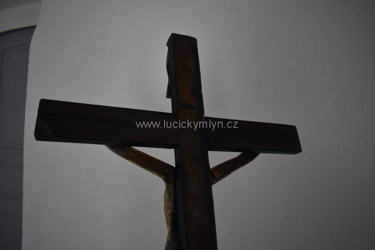 Starožitný Kristus na kříži