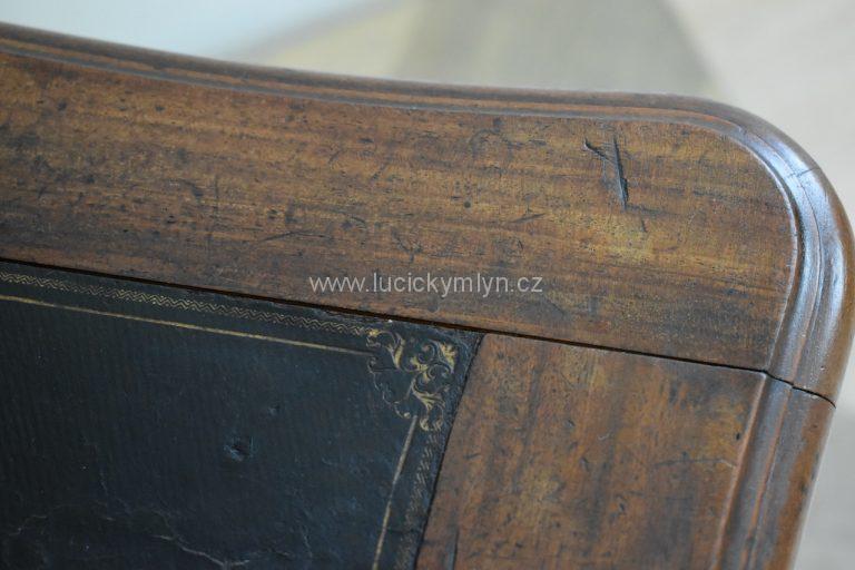 Dámský psací stolek v neorokokovém stylu