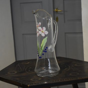 Secesní, krásně malovaný džbán s vkusnou květinovou výzdobou