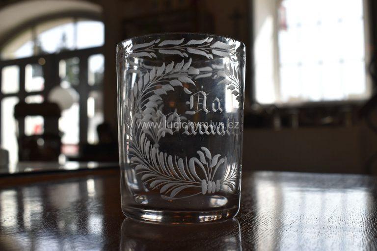 Klasicistně empírová broušená sklenice po r. 1800