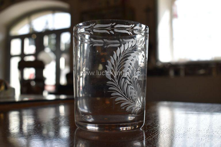 Klasicistně empírová broušená sklenice po r. 1800