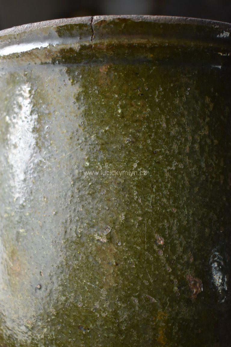 Krásný starožitný hrnec z období okolo roku 1800 s typickou zelenou glazurou
