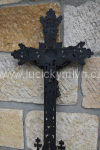 Veliký starožitný kříž z umělecké litiny