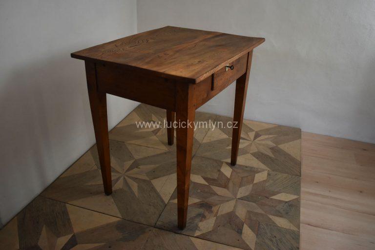 Menší starožitný jilmový stůl z období biedermeieru 1820-50
