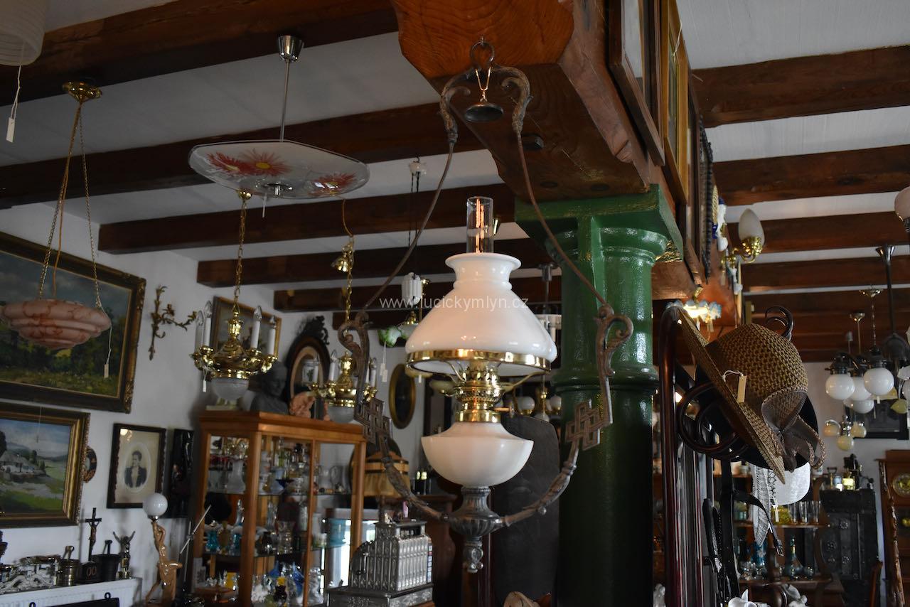 Starožitná olejová lampa Starožitná olejová lampa