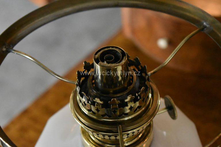 Starožitná olejová lampa