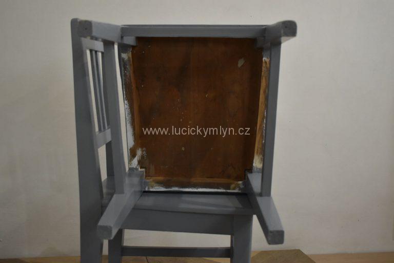 Pevné kuchyňské židle, klasického venkovského typu