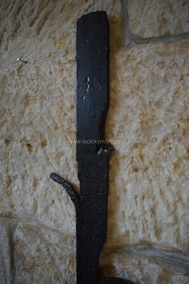 Starožitná, ručně kovaná, bezpečnostní mříž (D) z období okolo roku 1800