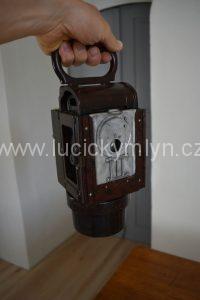 Přenosná bakelitová lucerna z 2. sv. války (na karbid) značeno wehrmacht