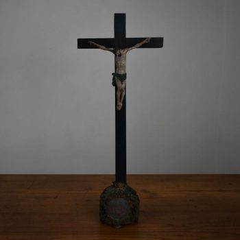 Starožitný umělecky řezaný křížek