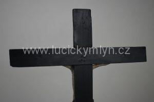 Starožitný umělecky řezaný křížek