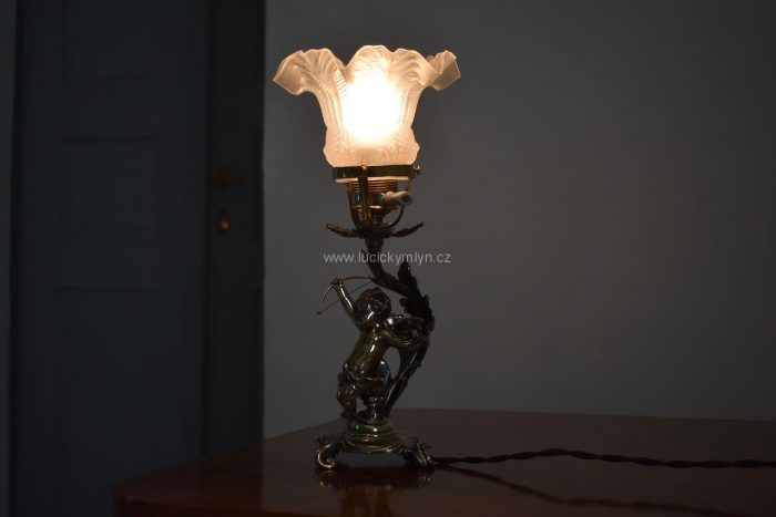 Starožitná výjimečně hezká lampička